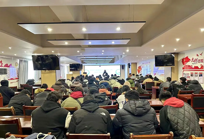 西藏阜康醫院召開實習生“雙節”前安全教育會