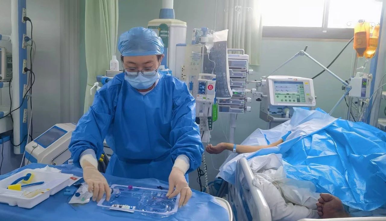 持續創新 護航生命——我院首例耐高壓雙腔PICC置管術成功實施